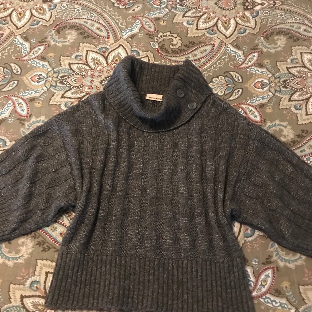 Cute cropped Grey Sweater